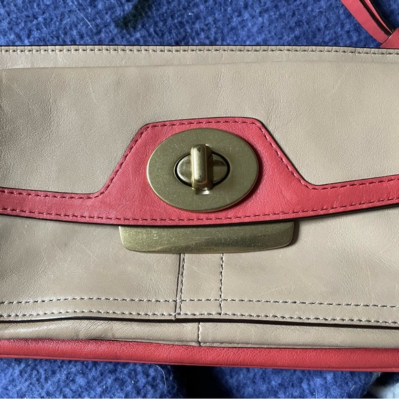 Coach Penelope Spectator Coral & Putty Turnlock Leather Clutch - Picture 3 of 7